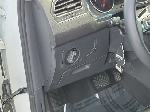 Used 2021 Volkswagen Tiguan SE AWD/4WD image 21