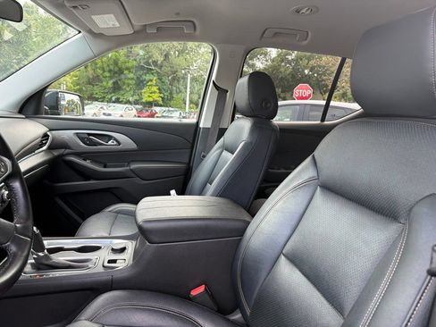 Used 2019 Chevrolet Traverse LT FWD image 17
