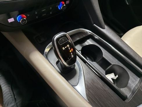 Used 2018 Buick Enclave Essence image 6