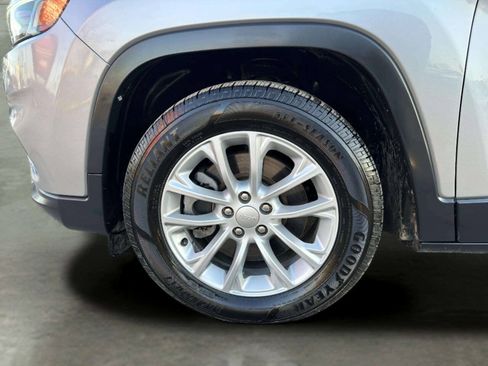 Used 2020 Jeep Cherokee Latitude FWD image 35