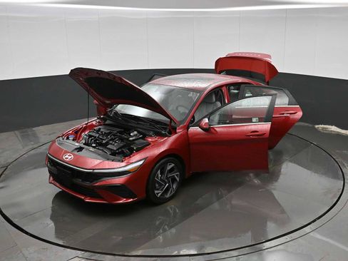 Certified 2025 Hyundai Elantra Limited image 41