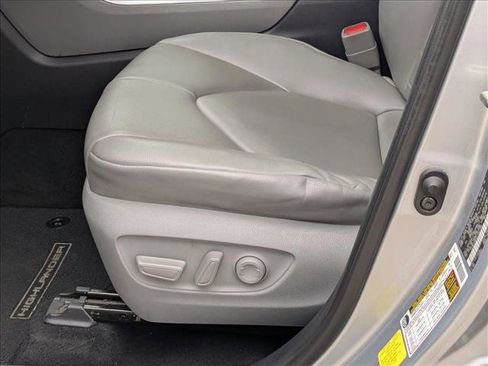 Used 2020 Toyota Highlander XLE image 15