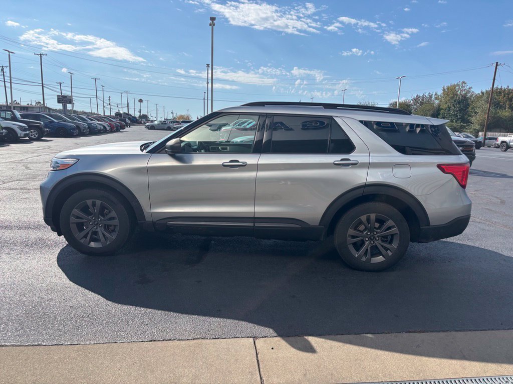 Used 2021 Ford Explorer XLT w/ Equipment Group 202A AWD/4WD image 8