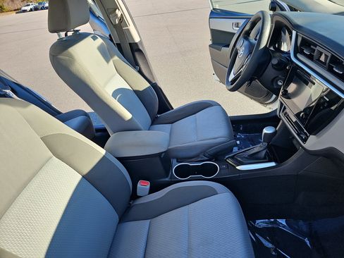 Used 2017 Toyota Corolla LE image 10