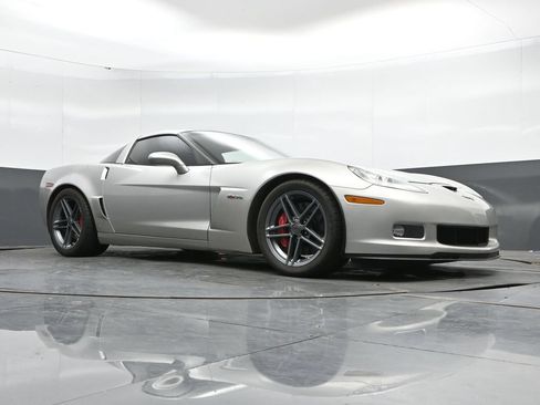 Used 2007 Chevrolet Corvette Z06 w/ Preferred Equipment Group RWD image 41
