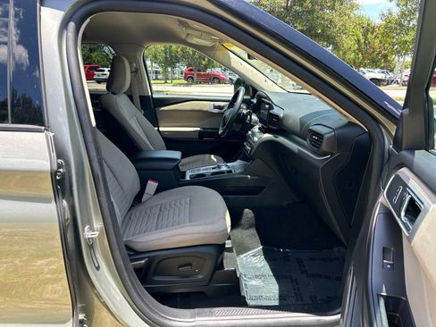 Used 2020 Ford Explorer XLT w/ Comfort Package RWD image 38