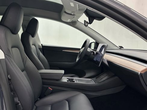 Used 2025 Tesla Model Y Long Range image 18