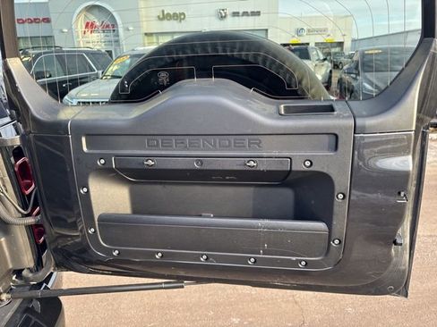 Used 2023 Land Rover Defender 130 X-Dynamic SE image 22