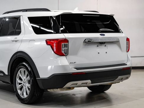 Used 2020 Ford Explorer XLT w/ Equipment Group 202A RWD image 17
