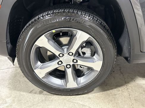 New 2025 Jeep Grand Cherokee Limited w/ Luxury Tech Group II image 10