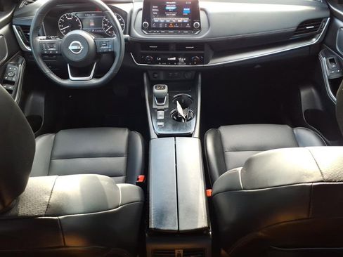 Used 2024 Nissan Rogue SV w/ SV Premium Package FWD image 11