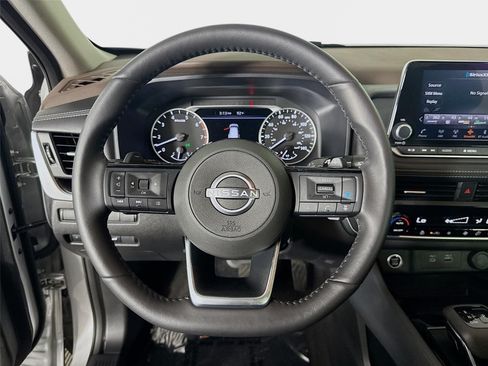 Used 2023 Nissan Rogue SV w/ SV Premium B Package FWD image 12