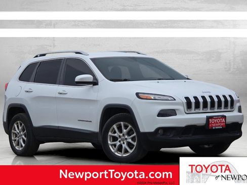 Used 2018 Jeep Cherokee Latitude Plus w/ Comfort/Convenience Group AWD/4WD image 1