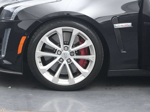 Used 2018 Cadillac CTS V w/ Carbon Fibre Package RWD image 32