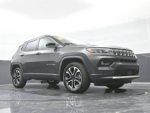 Used 2022 Jeep Compass Limited w/ Sun and Sound Group AWD/4WD image 42