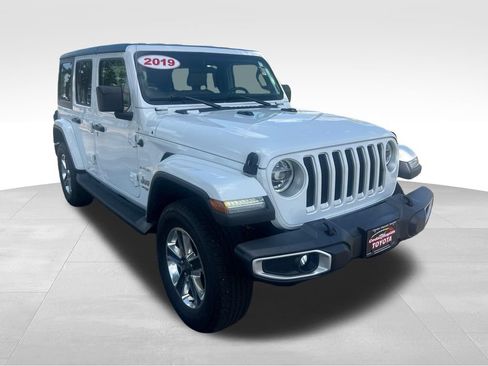 Used 2019 Jeep Wrangler Unlimited Sahara w/ LED Lighting Group AWD/4WD image 10