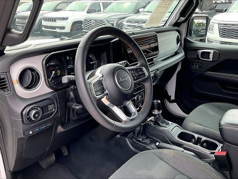 Used 2024 Jeep Wrangler Unlimited Sahara AWD/4WD image 16