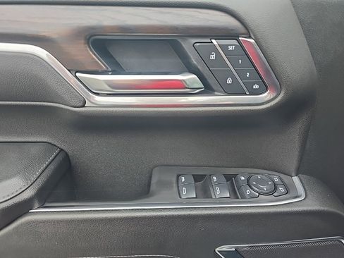 Used 2025 GMC Sierra 1500 SLT image 13