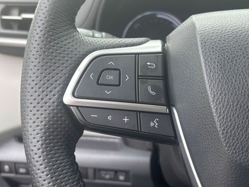 Used 2023 Toyota Sienna Limited image 18