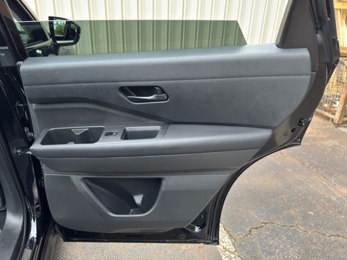 Used 2024 Nissan Pathfinder SV w/ SV Premium Package FWD image 42