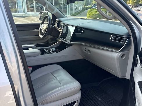 Used 2022 Jeep Grand Wagoneer Series I AWD/4WD image 12