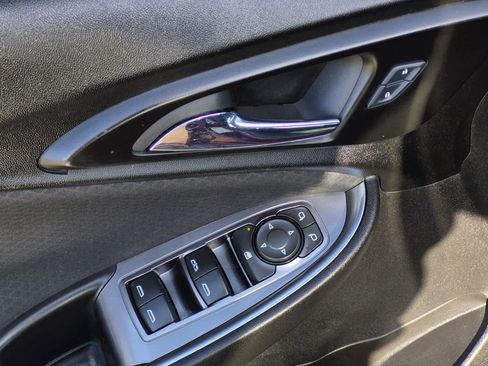 Used 2016 Chevrolet Malibu LT image 12