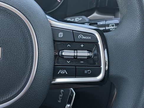 Certified 2023 Kia Sorento LX image 19