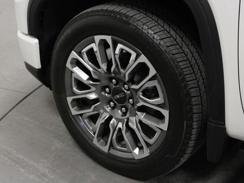 Used 2025 GMC Sierra 1500 Denali Ultimate image 10