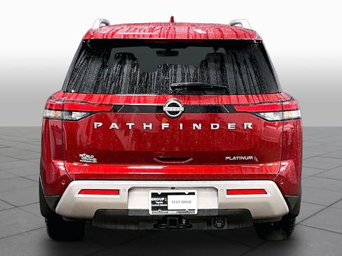 Used 2025 Nissan Pathfinder Platinum FWD image 5