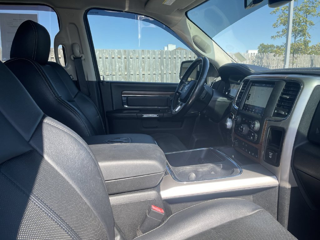 Used 2018 RAM 1500 Laramie w/ Convenience Group AWD/4WD image 39