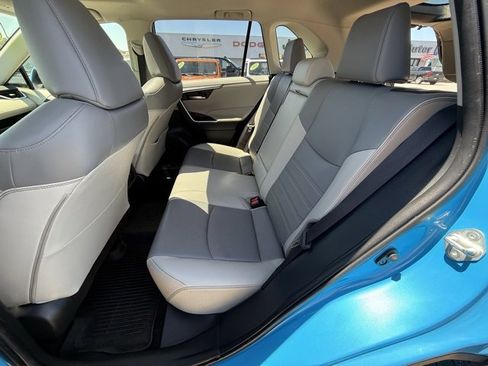 Used 2020 Toyota RAV4 XLE Premium image 10