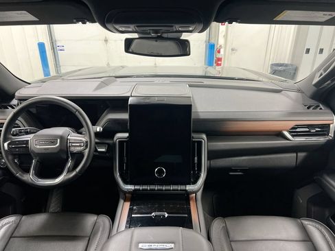 Used 2025 GMC Yukon XL Denali AWD/4WD image 10