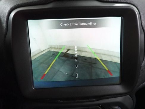 Used 2023 Jeep Renegade Latitude AWD/4WD image 18