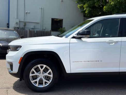 Used 2022 Jeep Grand Cherokee L Limited AWD/4WD image 10