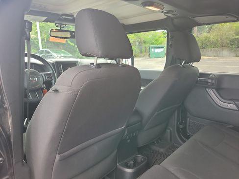 Used 2017 Jeep Wrangler Unlimited Sport w/ Quick Order Package 24S AWD/4WD image 13