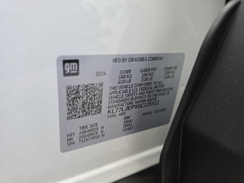 Used 2025 Chevrolet Trax RS w/ Driver Confidence Package FWD image 38
