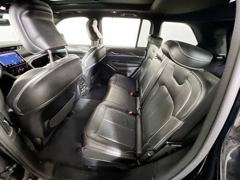 Used 2023 Jeep Grand Cherokee Overland w/ Luxury Tech Group IV image 25