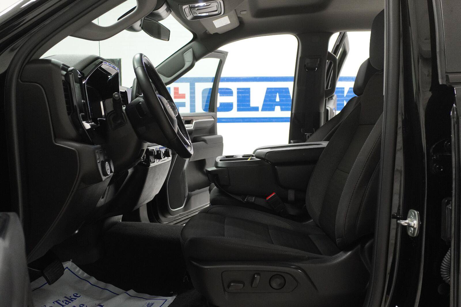 Used 2025 Chevrolet Silverado 1500 LT RWD image 5