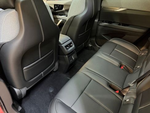 Certified 2025 Cadillac Optiq Sport 1 w/ LPO, Floor Liner Package AWD/4WD image 42