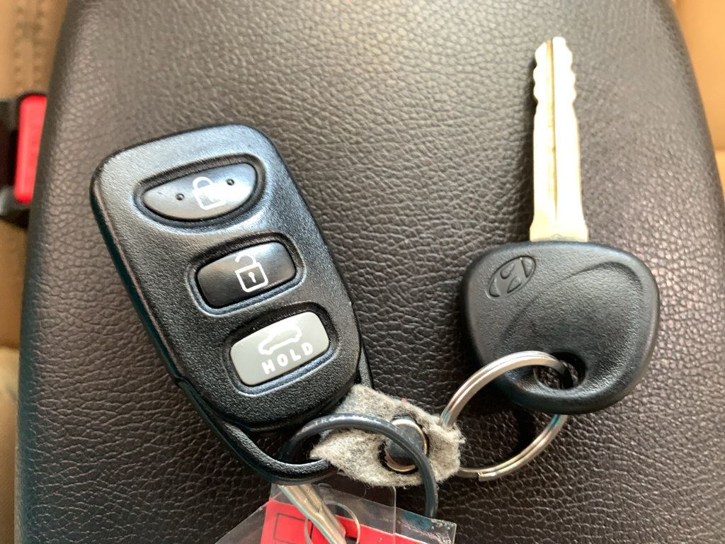 Used 2013 Hyundai Elantra GLS w/ Preferred Pkg FWD image 26