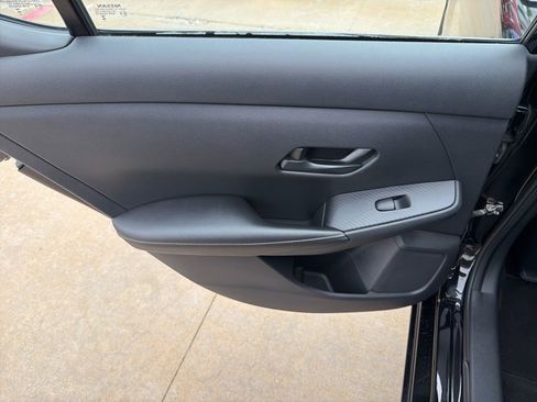 Used 2024 Nissan Sentra SV FWD image 15