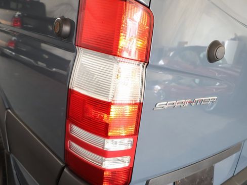 Used 2018 Mercedes-Benz Sprinter 2500 image 23