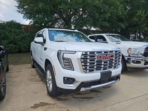 Used 2025 GMC Yukon XL Denali AWD/4WD image 3
