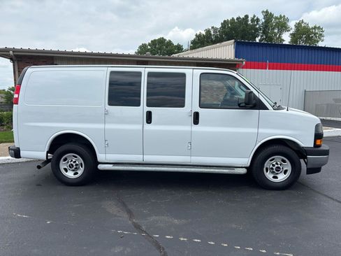 Used 2020 GMC Savana 2500 w/ Driver Convenience Package RWD image 2