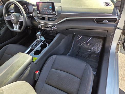 Used 2024 Nissan Altima 2.5 SV FWD image 16