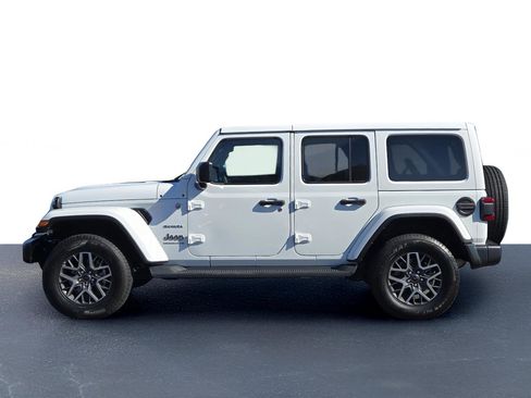 Used 2024 Jeep Wrangler Sahara w/ Technology Group image 12