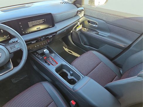 New 2026 Nissan Kicks SR w/ Cold Weather Package image 11