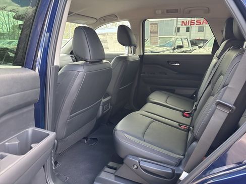 New 2026 Nissan Pathfinder SL image 15