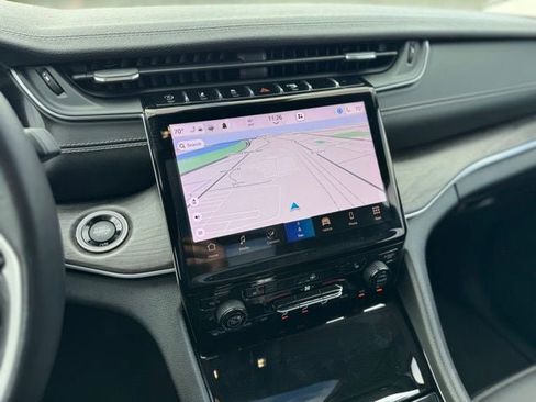 Used 2021 Jeep Grand Cherokee L Limited image 17