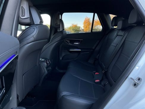 Used 2024 Mercedes-Benz GLC 300 4MATIC image 12